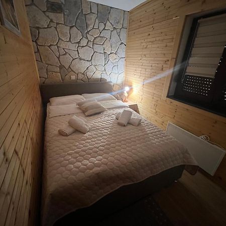 Zen Den Apartments Otočac Dış mekan fotoğraf