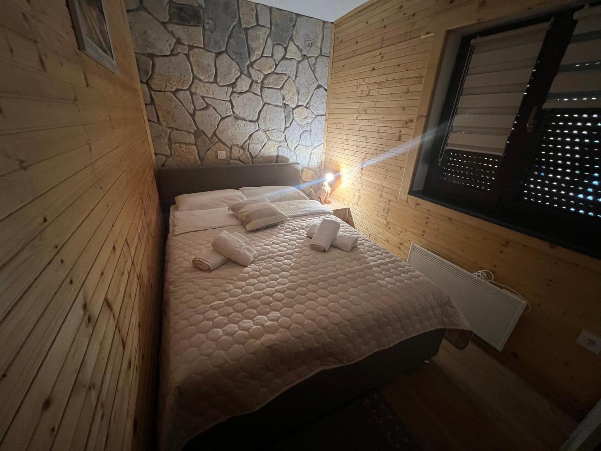 Zen Den Apartments Otočac Dış mekan fotoğraf