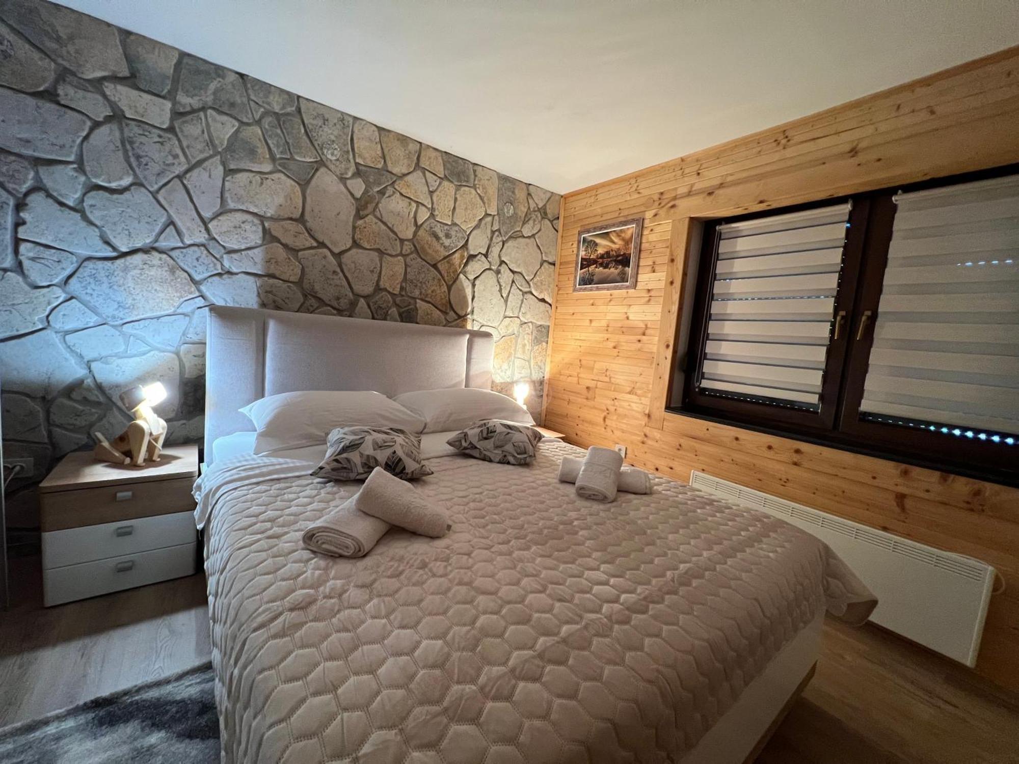 Zen Den Apartments Otočac Dış mekan fotoğraf