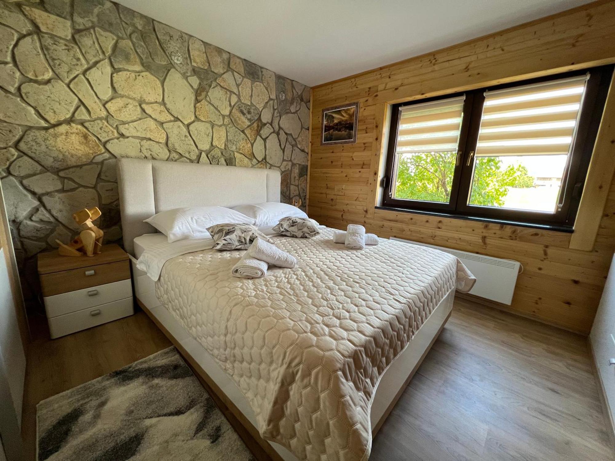 Zen Den Apartments Otočac Dış mekan fotoğraf