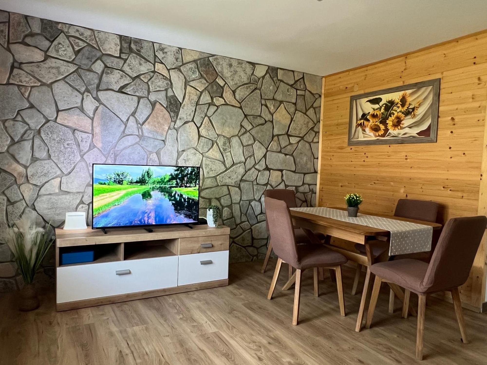 Zen Den Apartments Otočac Dış mekan fotoğraf